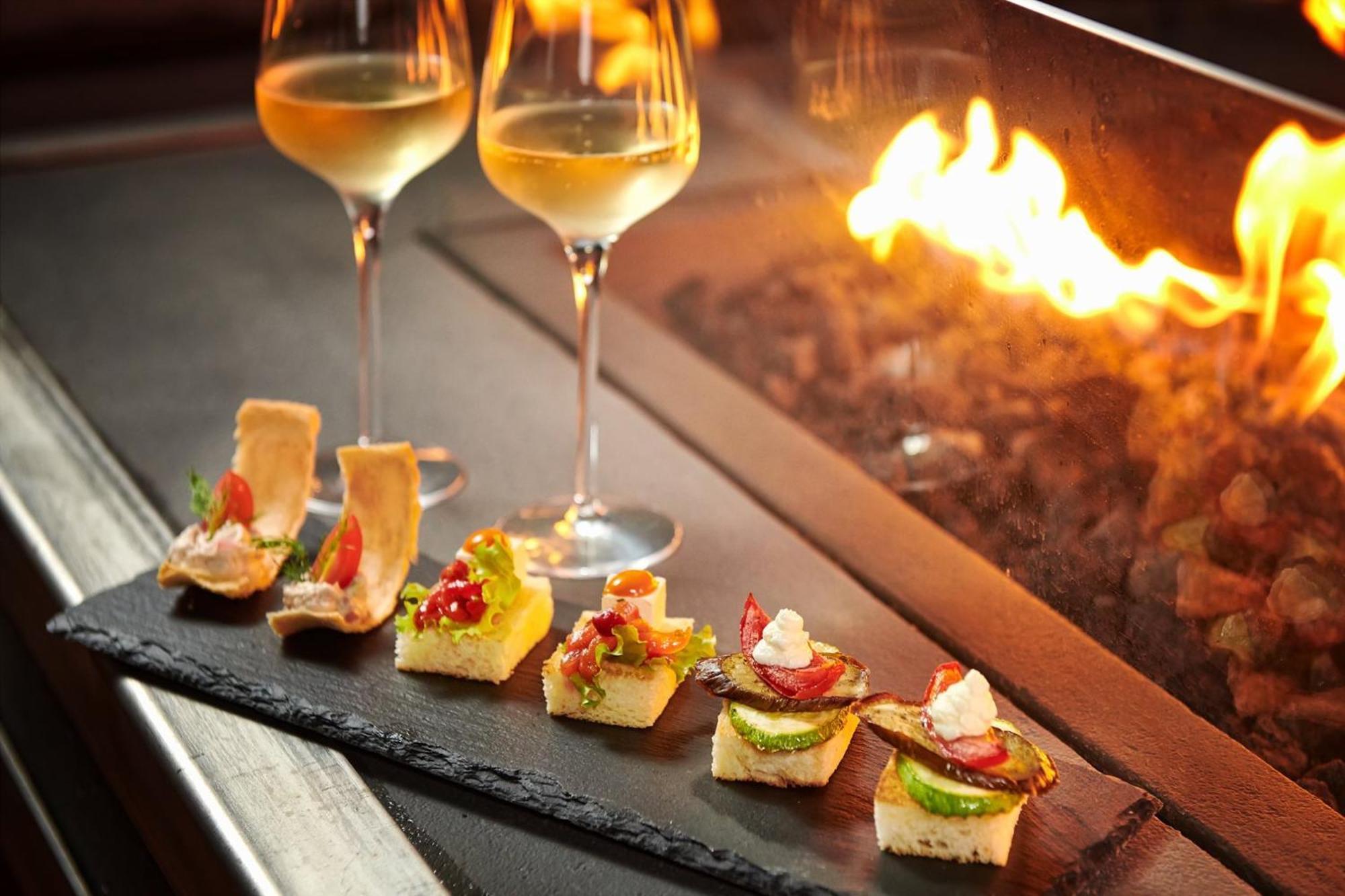 Silk Path Grand Sapa Resort & Spa Kültér fotó A selection of tapas
