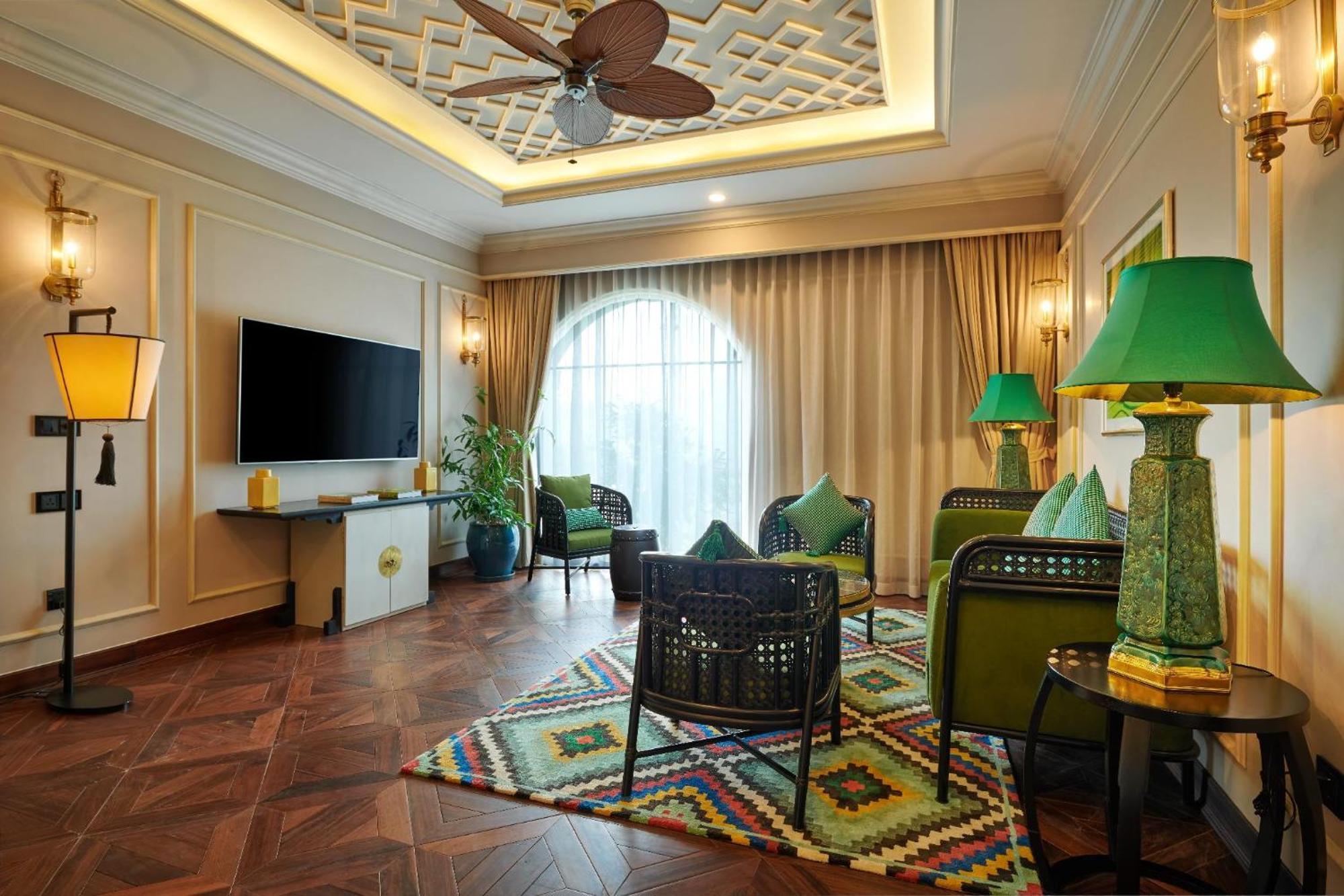 Silk Path Grand Sapa Resort & Spa Kültér fotó A living room at the hotel