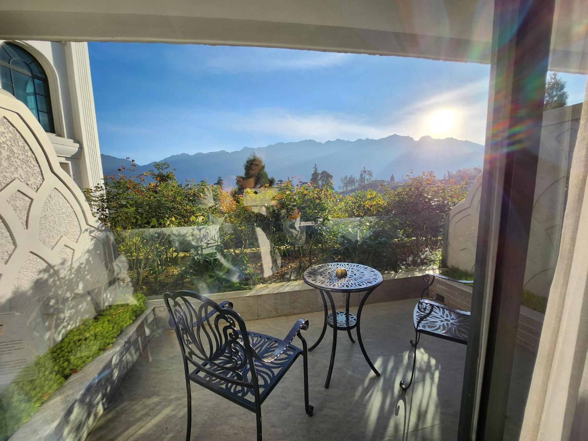 Silk Path Grand Sapa Resort & Spa Kültér fotó View from the balcony of a suite at the Hotel del Monte