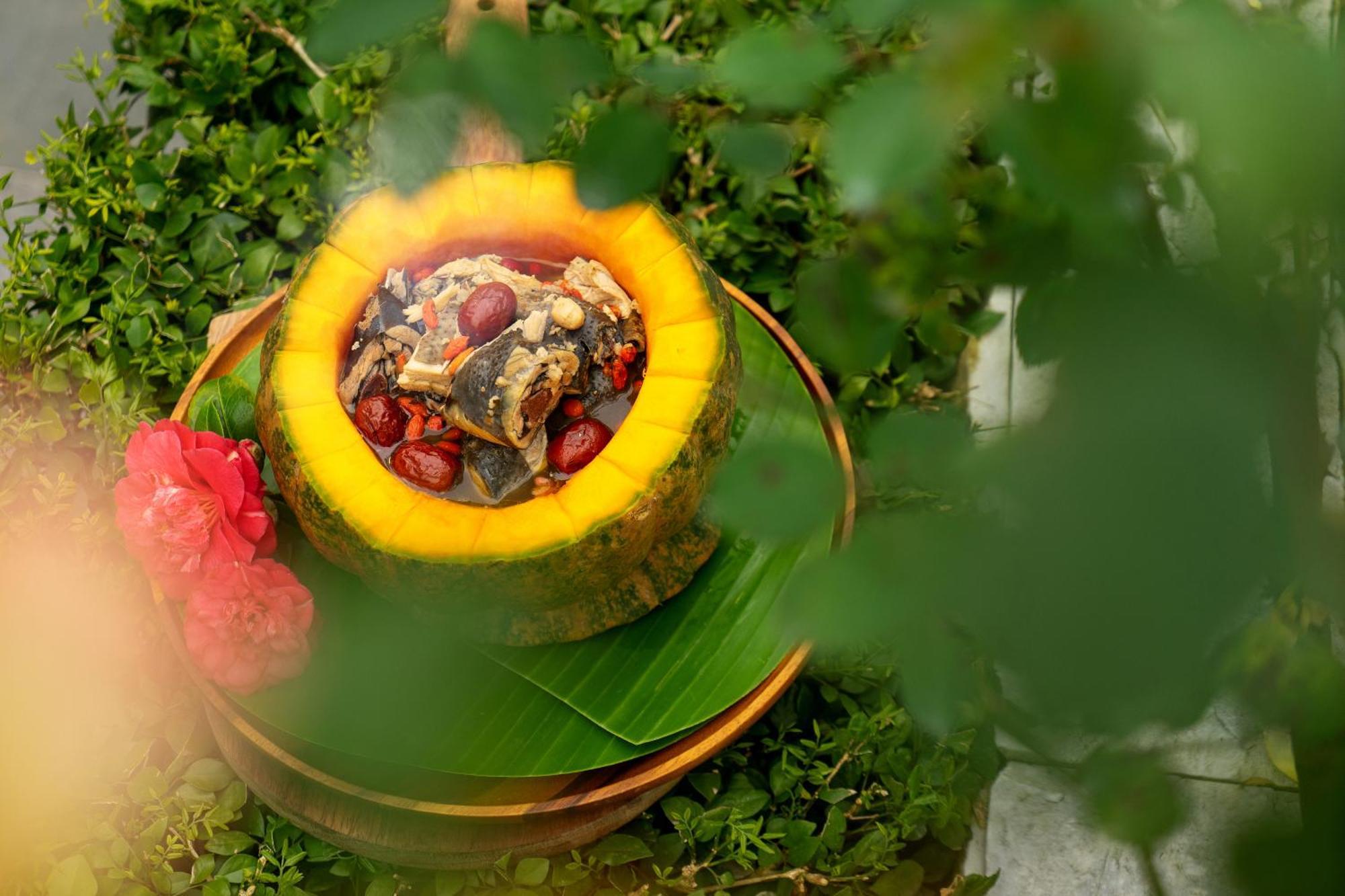Silk Path Grand Sapa Resort & Spa Kültér fotó A pineapple salad