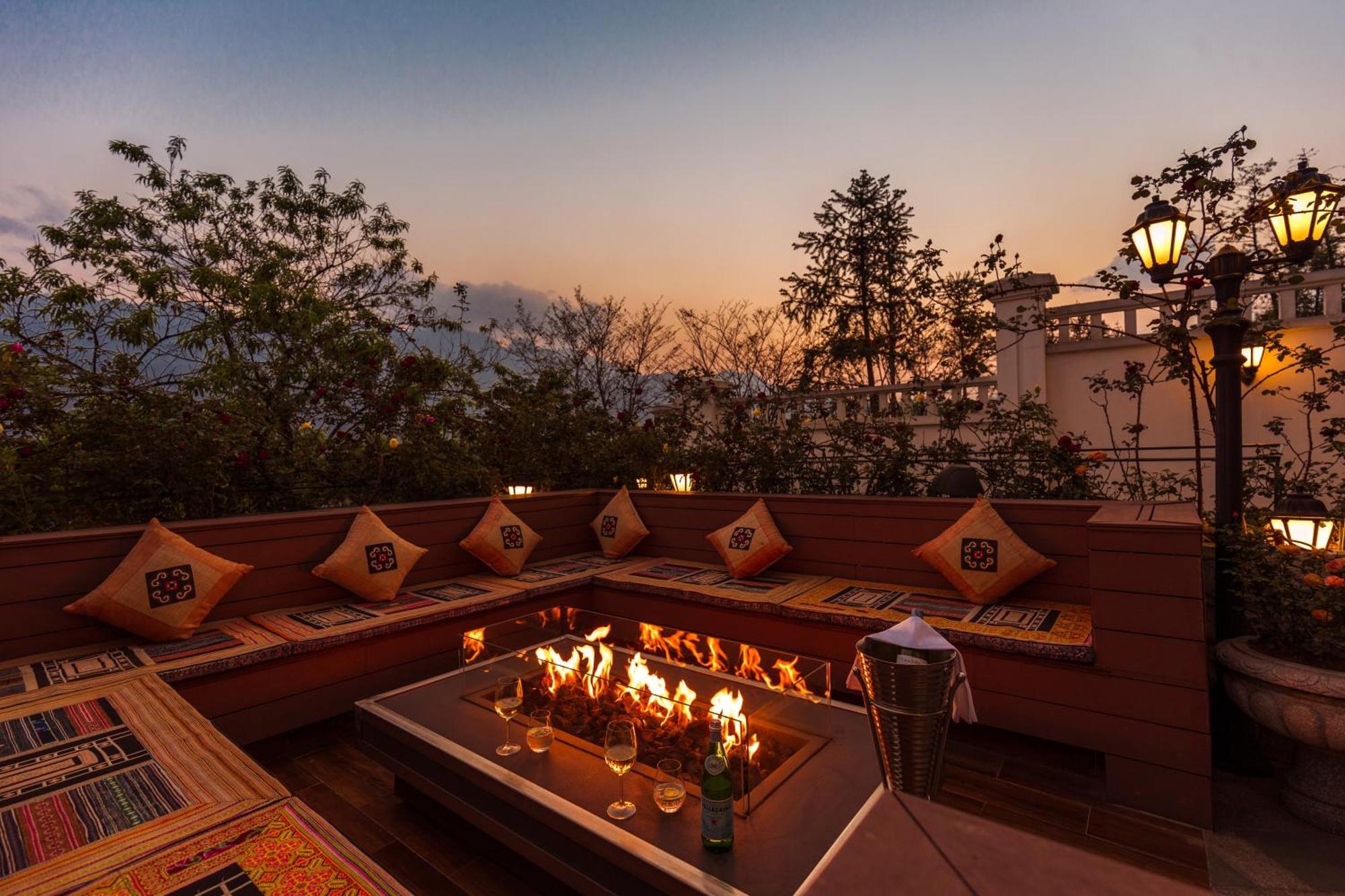 Silk Path Grand Sapa Resort & Spa Kültér fotó The Terrace at The Oberoi, Mumbai
