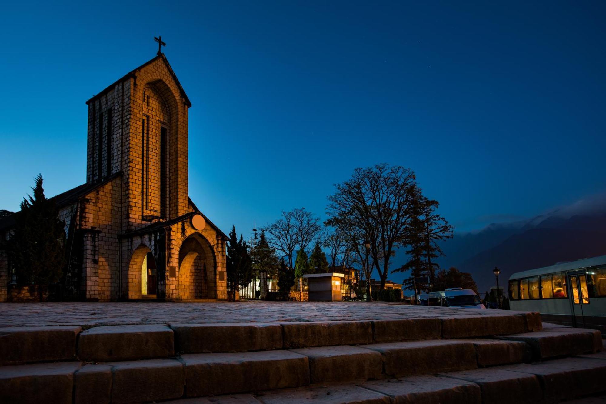 Silk Path Grand Sapa Resort & Spa Kültér fotó The church in Montferrat