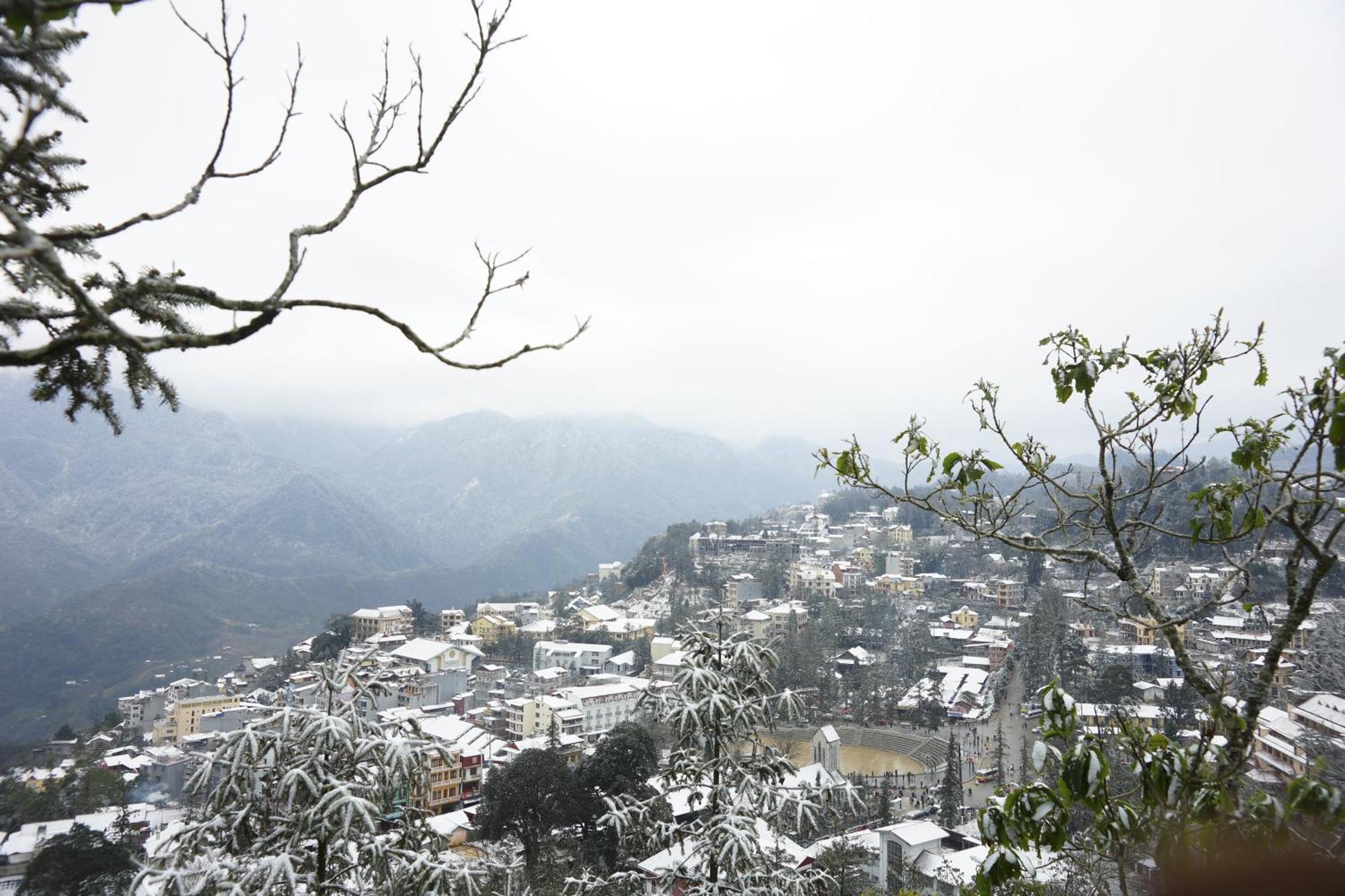 Silk Path Grand Sapa Resort & Spa Kültér fotó View of theog town