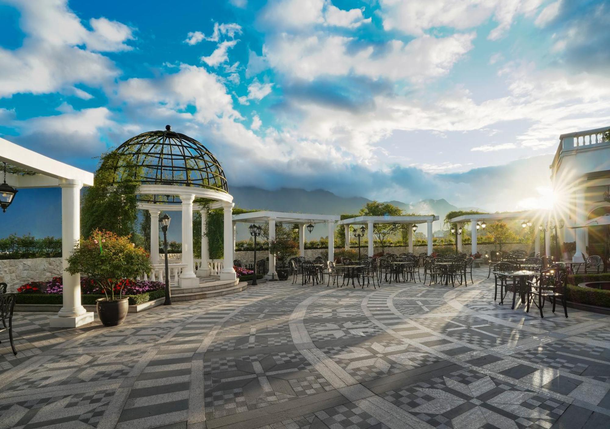 Silk Path Grand Sapa Resort & Spa Kültér fotó The Sky Garden