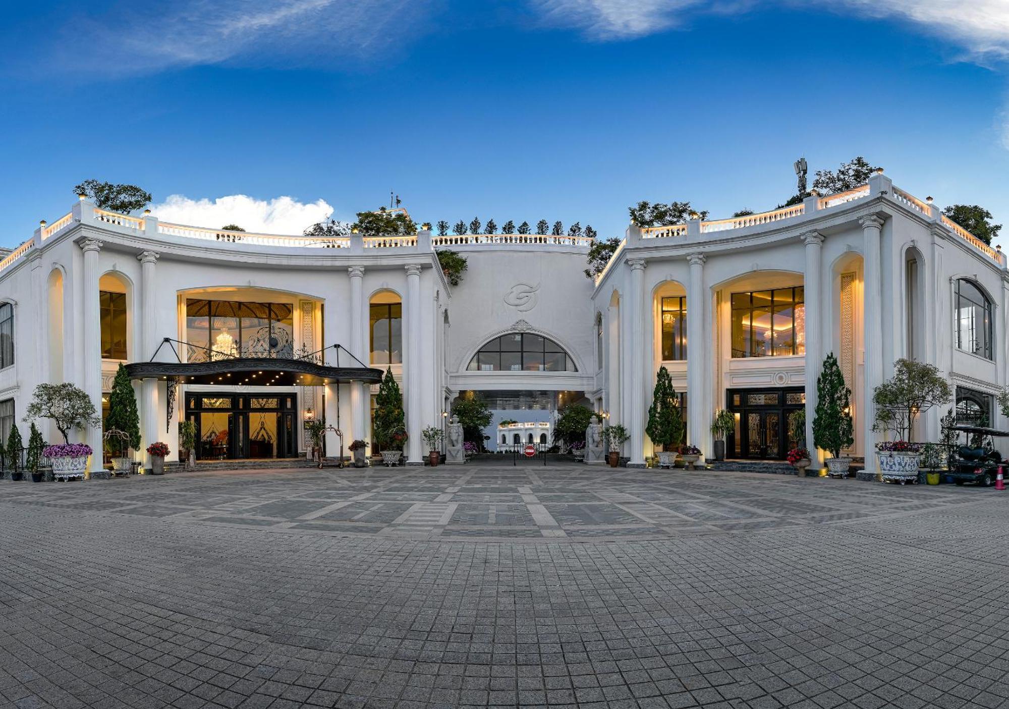 Silk Path Grand Sapa Resort & Spa Kültér fotó Vinpearl Hotel Nha Trang