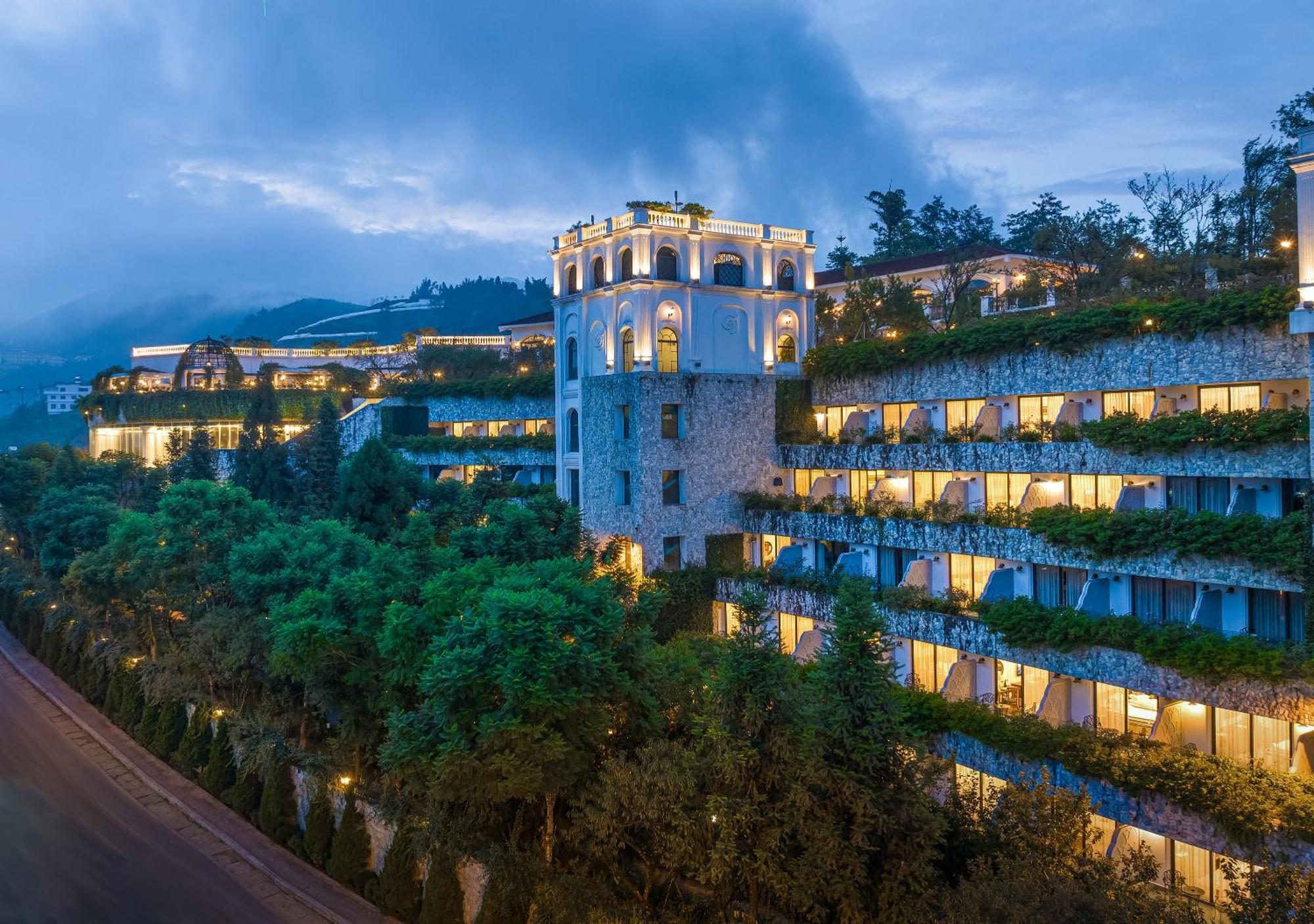 Silk Path Grand Sapa Resort & Spa Kültér fotó The InterContinental Danang Sun Peninsula Resort