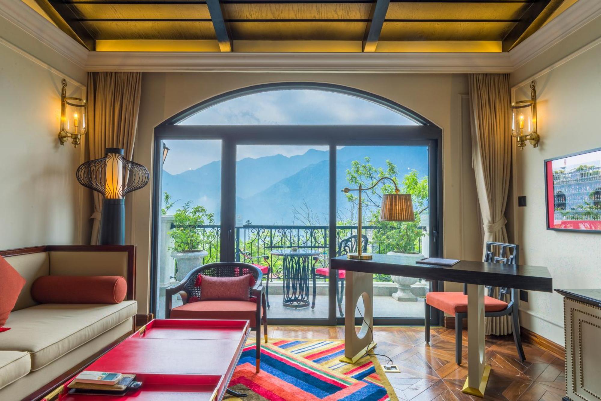 Silk Path Grand Sapa Resort & Spa Kültér fotó A suite at the hotel